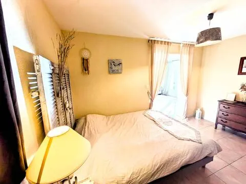 Chambre double lumineuse appartement Côté Oliviers Montauroux