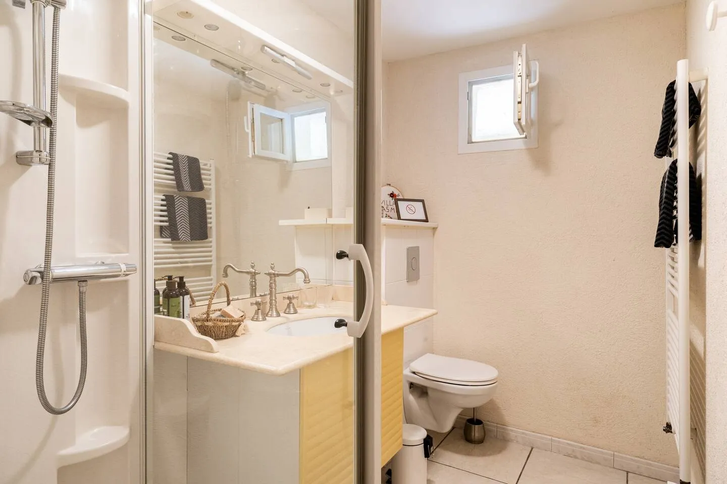 Salle de bain côté piscine